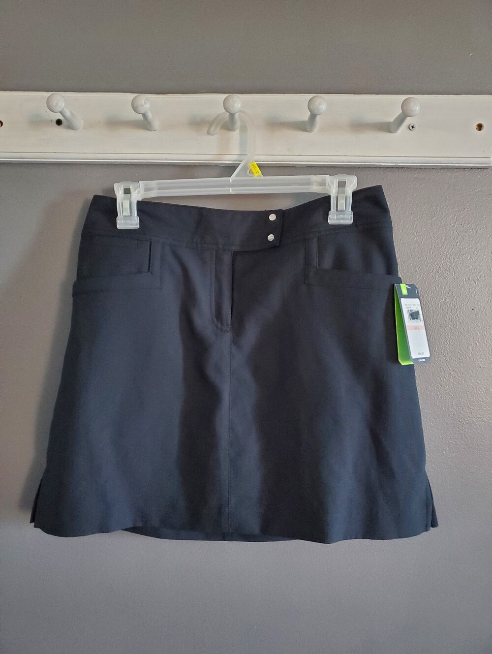 IZOD NWT $54 Black Golf Skort 2